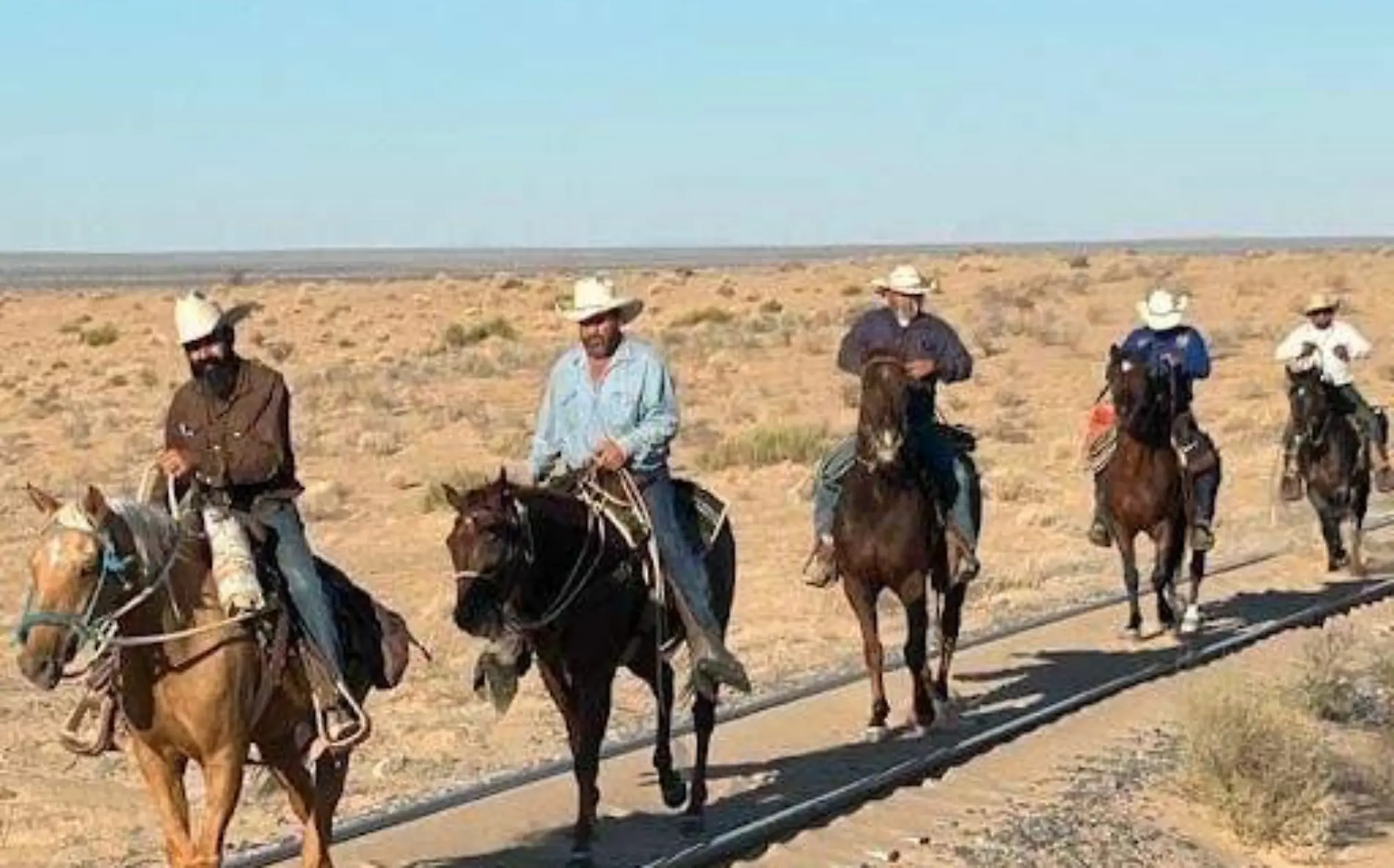 Vaqueros sanluisinos viajaron a caballo a la ciudad de Magdalena de Kino para cumplir con una manda a San Francisco Javier